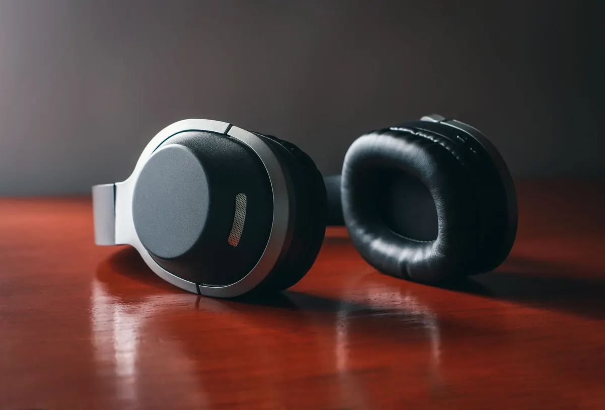 Morning Mixes vs Playlists: Which Format Fits Your Wake-Up Routine?